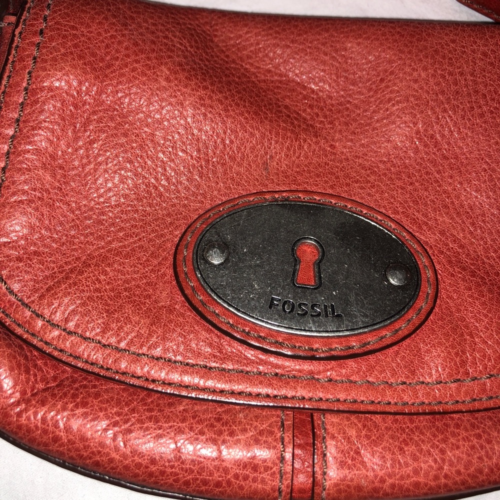 Fossil • Small Leather Crossbody || Red